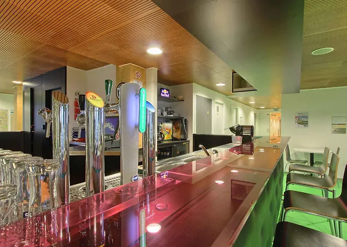 Auberge De Jeunesse Hi Paris Yves RobertHostel